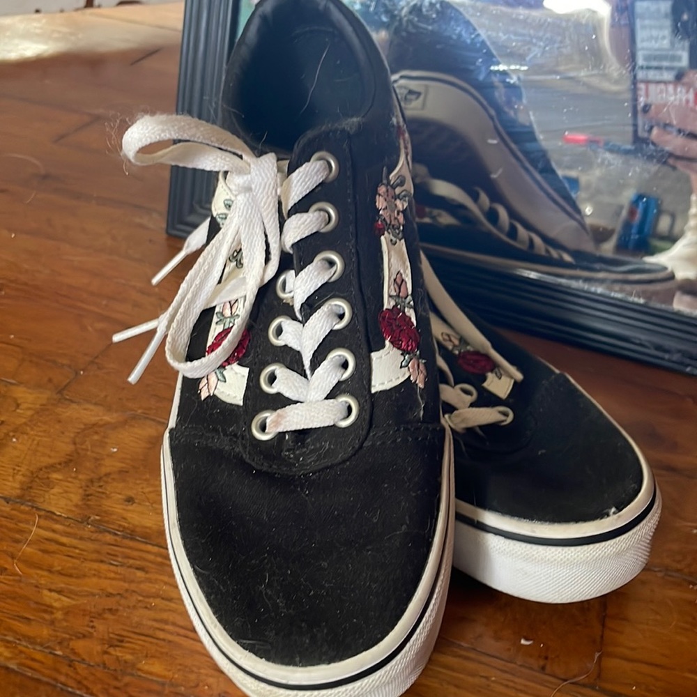 Red rose embroidered Old Skool Vans